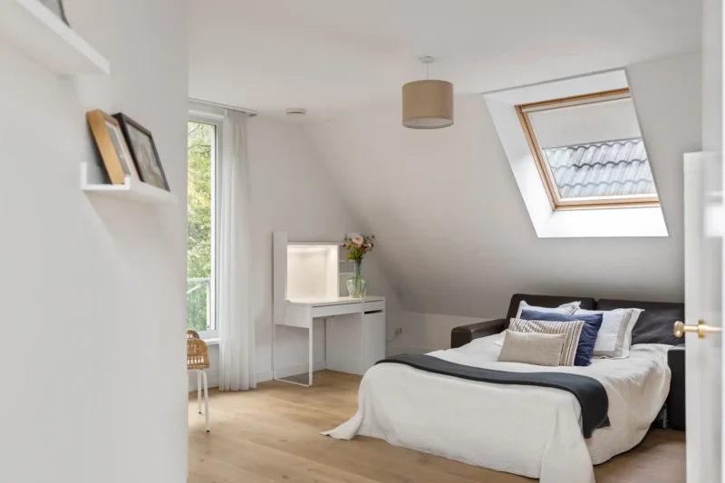 Lichte slaapkamer professioneel gefotografeerd